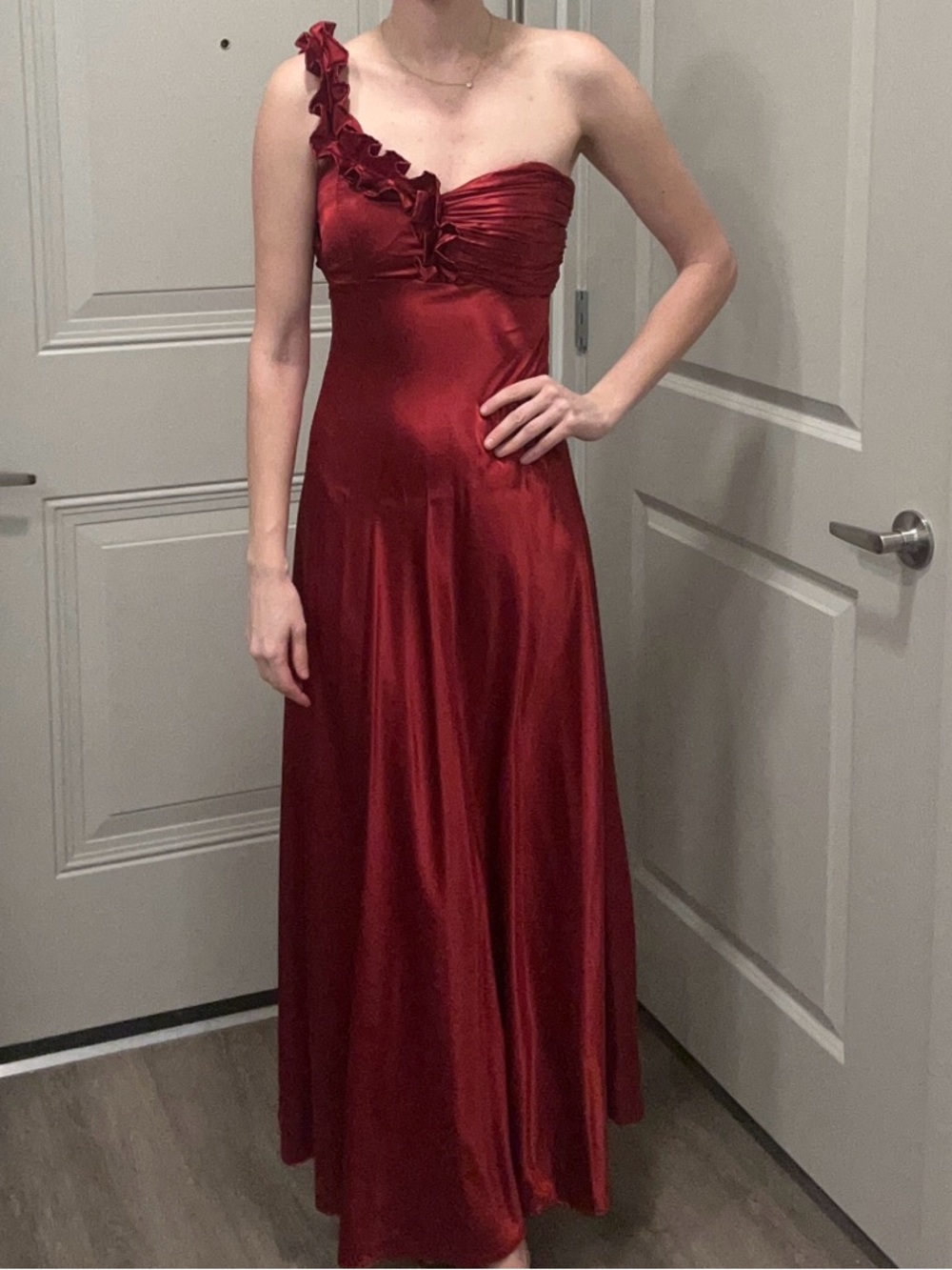 One-Shoulder Red Satin Evening Dress